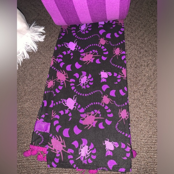 ⭐️Beetlejuice Hand Towels for Kitchen or Bath NWT - Picture 3 of 6